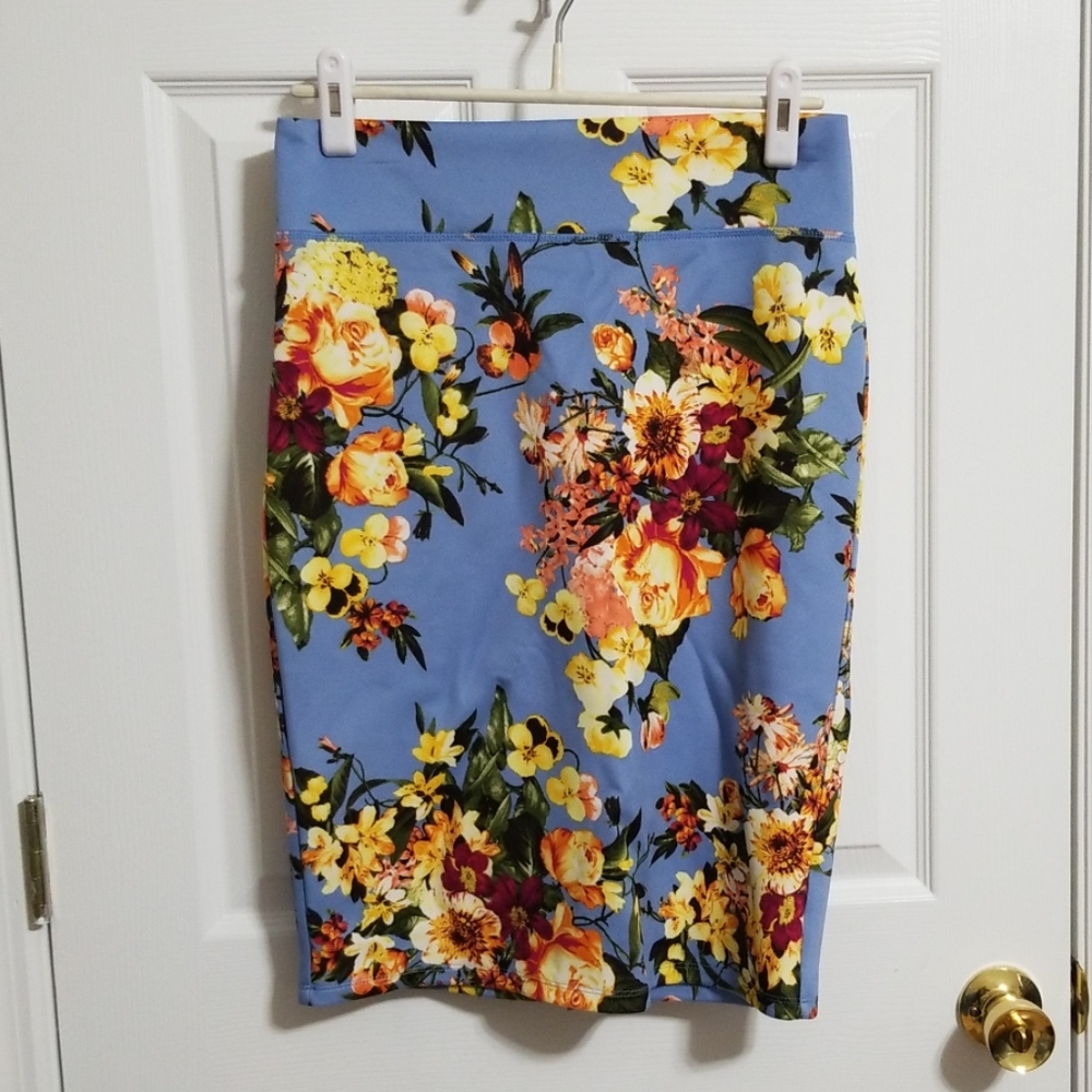 Pencil skirt with floral design
